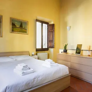 Cozy Classic Italian House Near Santa Croce, On The Lungarno Apartment Florenz